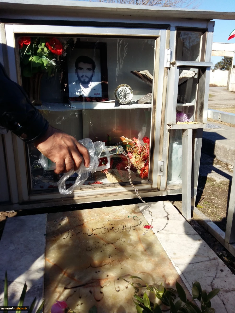 غبار روبی وعطر افشانی گلزار شهدای مزگاه 3