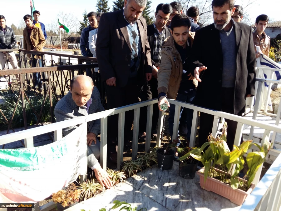 غبار روبی وعطر افشانی گلزار شهدای مزگاه 5