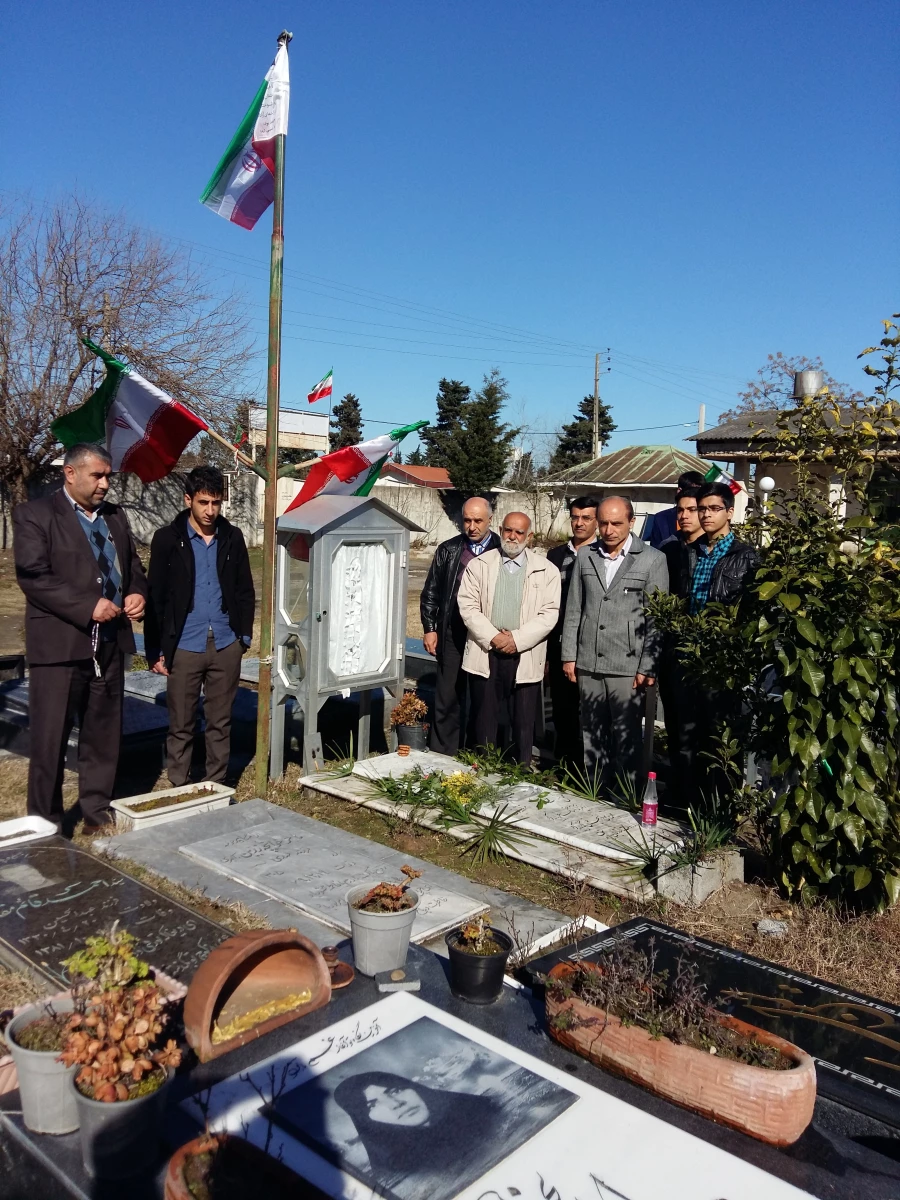 غبار روبی وعطر افشانی گلزار شهدای مزگاه 4