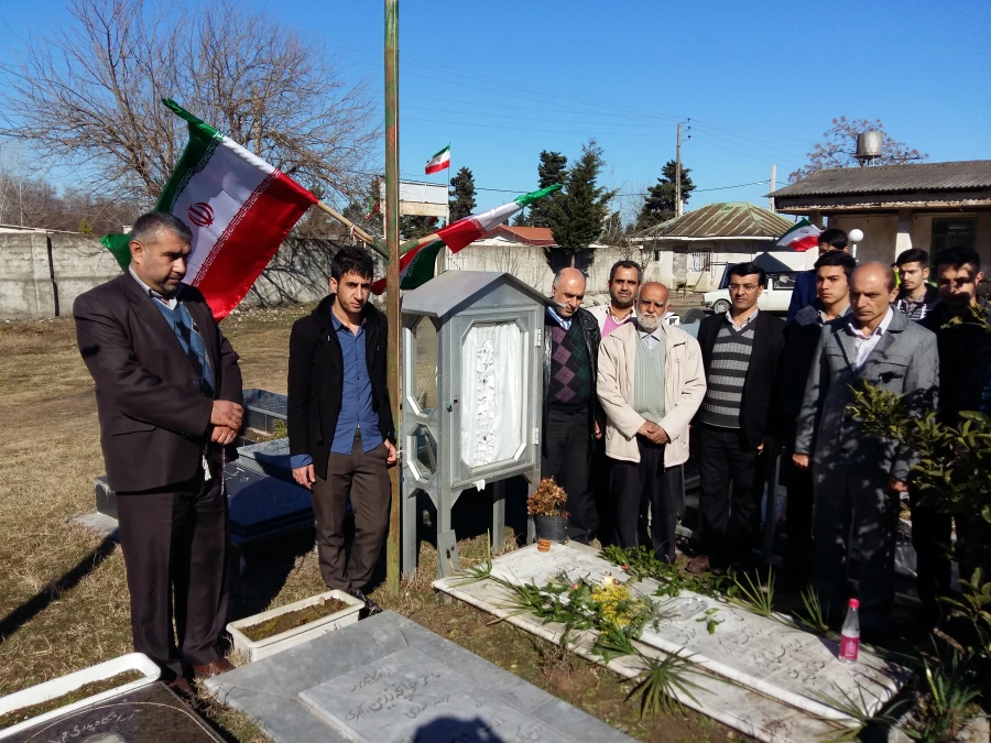 غبار روبی وعطر افشانی گلزار شهدای مزگاه 6