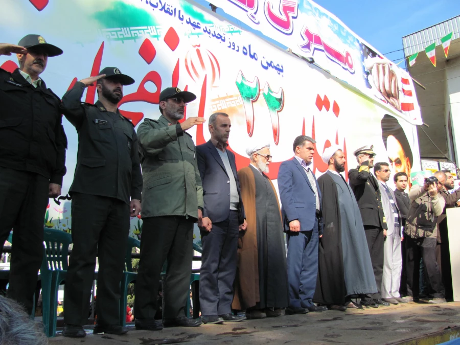 شرکت در راهپیمایی 22 بهمن 5