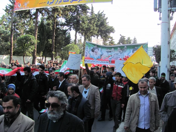 شرکت در راهپیمایی 22 بهمن 4