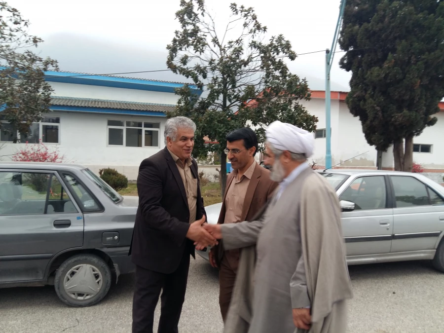 بازدید حجت السلام والمسلمین از روند پروژه در حال ساخت انتشارات دانشجویی و نماز خانه مرکزآموزش عالی شهید مطهری نوشهر 4