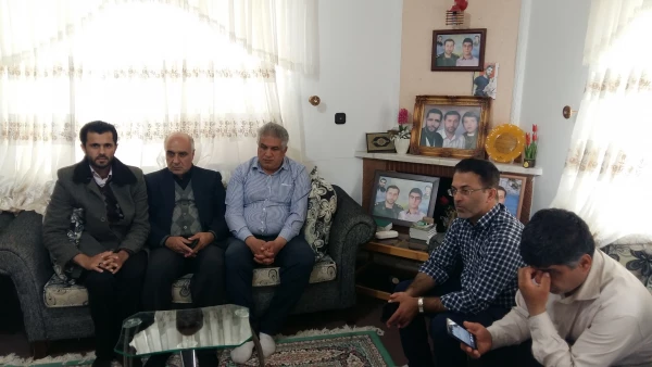 دیدار با خانوداه شهید  بزرگوار یزدان واعظی 4دیدار با خانوداه شهید  بزرگوار یزدان واعظی 6