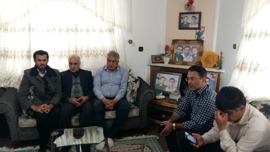 دیدار با خانوداه شهید  بزرگوار یزدان واعظی 4دیدار با خانوداه شهید  بزرگوار یزدان واعظی 6