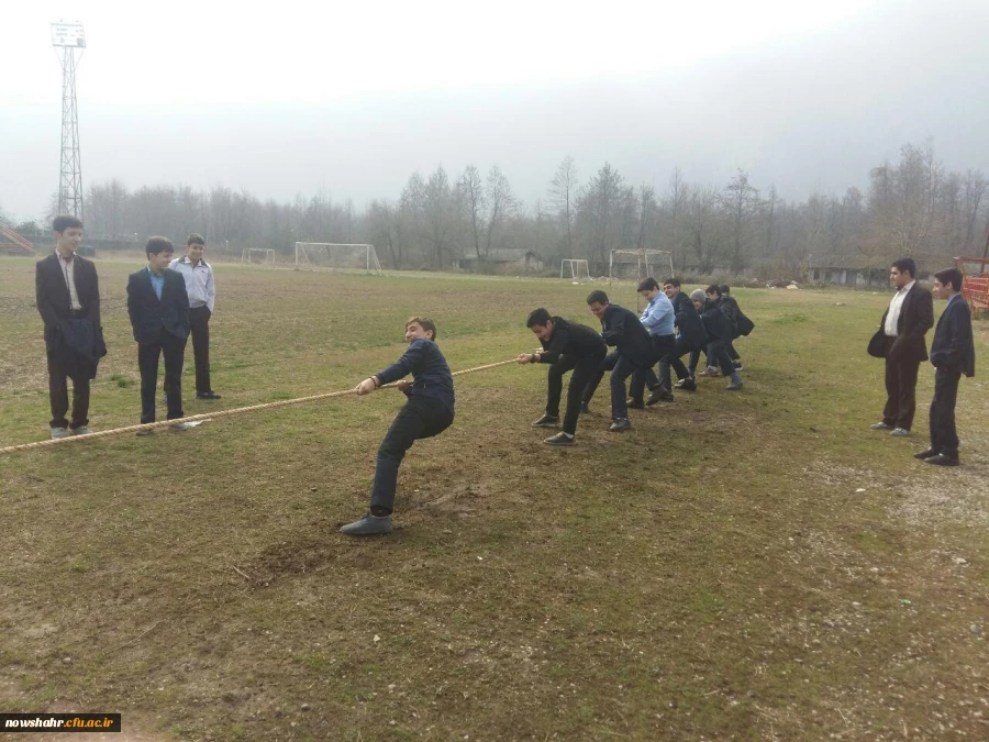 برگزاری مسابقه ورزشی طناب کشی  5