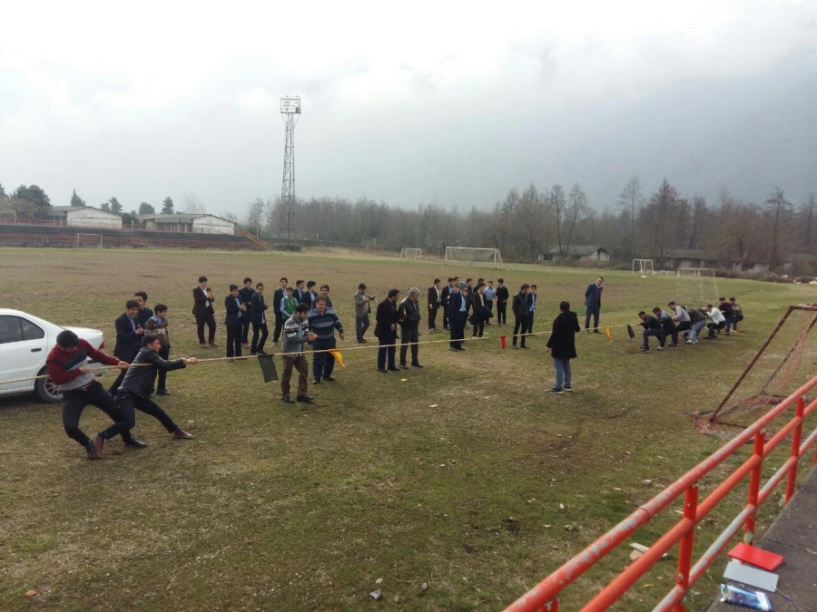 برگزاری مسابقه ورزشی طناب کشی 3