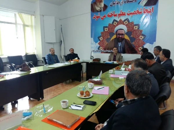 جلسه کارشناسی مسئول و مدیران گروه های آموزشی با اساتید و مدرسان 2