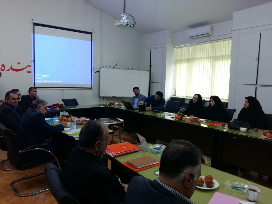 جلسه کارشناسی مسئول و مدیران گروه های آموزشی با اساتید و مدرسان 3