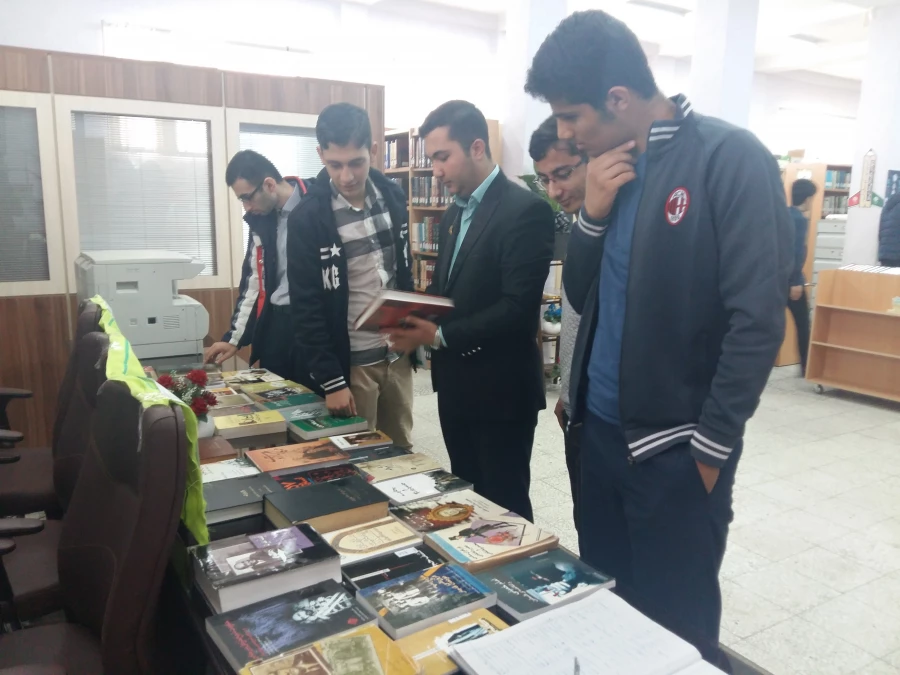 گزارش بازدید دانشجویان از کتابخانه شهرستان چالوس 3