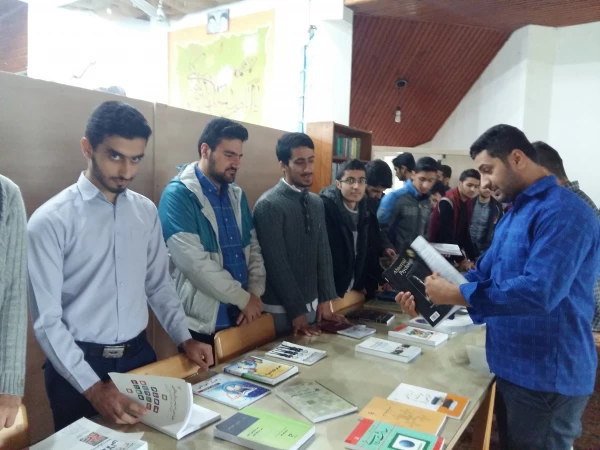 بازدید دانشجویان مرکز آموزش عالی از نمایشگاه کتاب 2