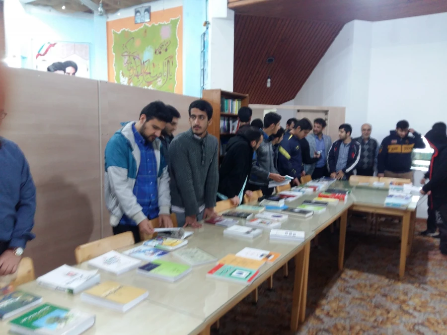 بازدید دانشجویان مرکز آموزش عالی از نمایشگاه کتاب 5